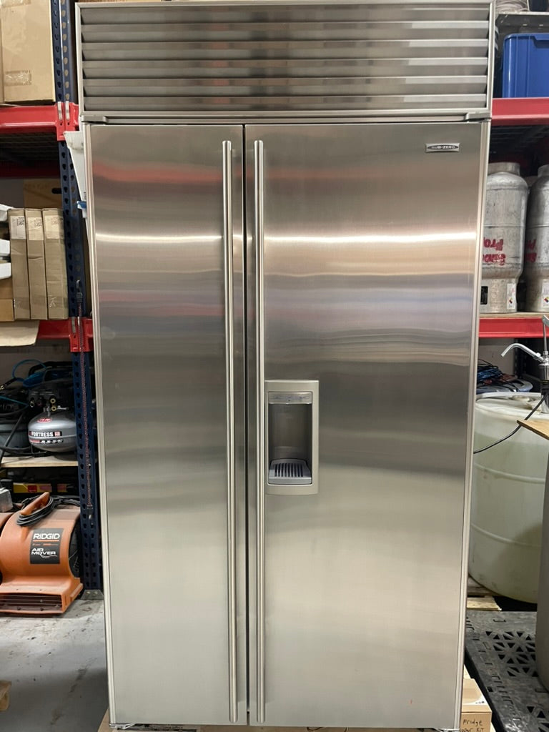 SubZero 685/S - 42” Side-By-Side Refrigerator/Freezer