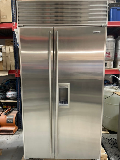 SubZero 685/S - 42” Side-By-Side Refrigerator/Freezer