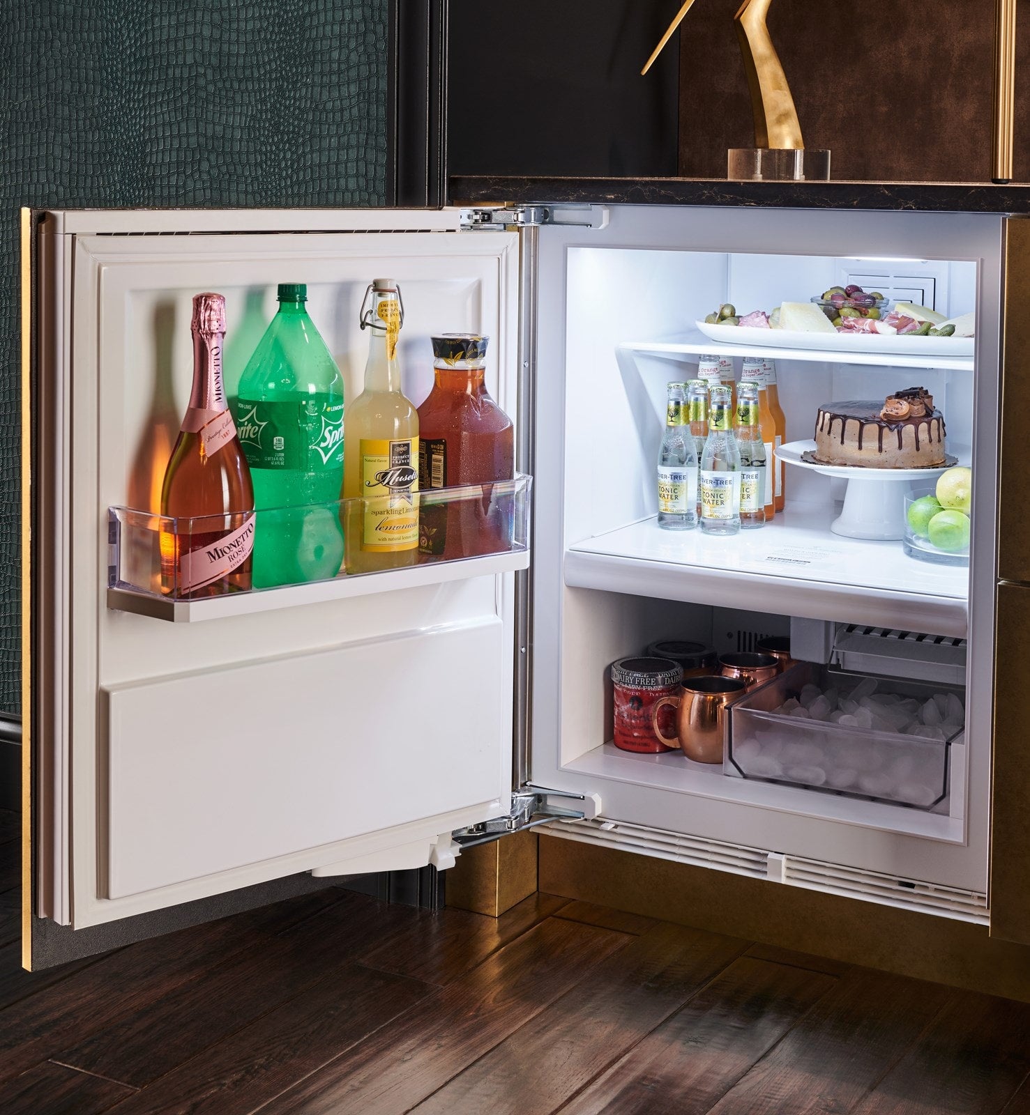 SubZero DEU2450CI - 24" Under-counter Beverage Center *NEW W/ FFW