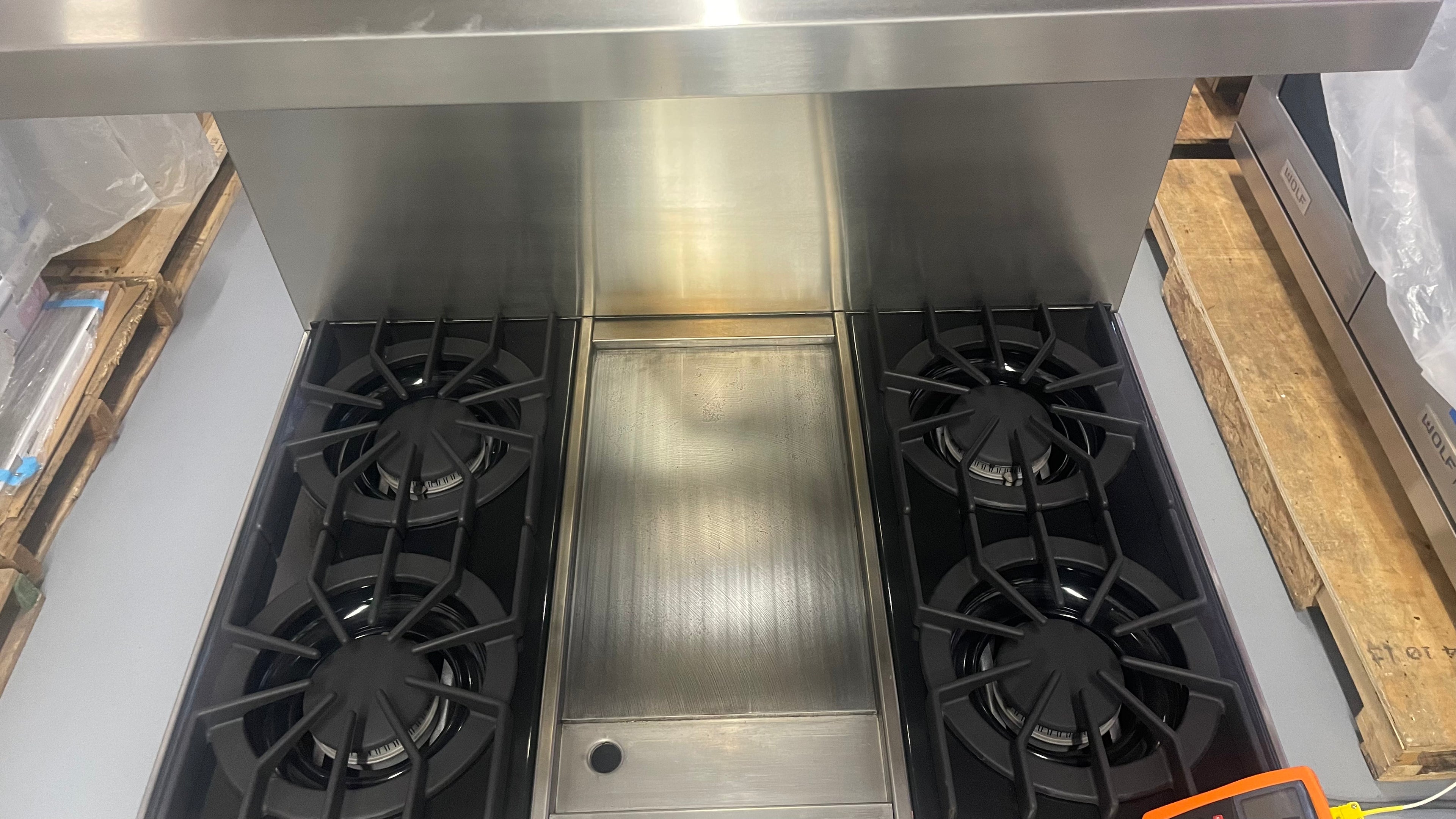 Viking VGIC365-4GSS - 36" 4-Burner Range W/ Griddle