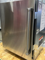 SubZero DEU2450RO/L - 24" Under-counter Refrigerator