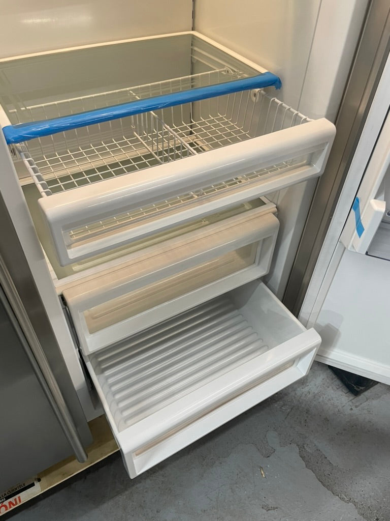 SubZero 685/S - 42” Side-By-Side Refrigerator/Freezer