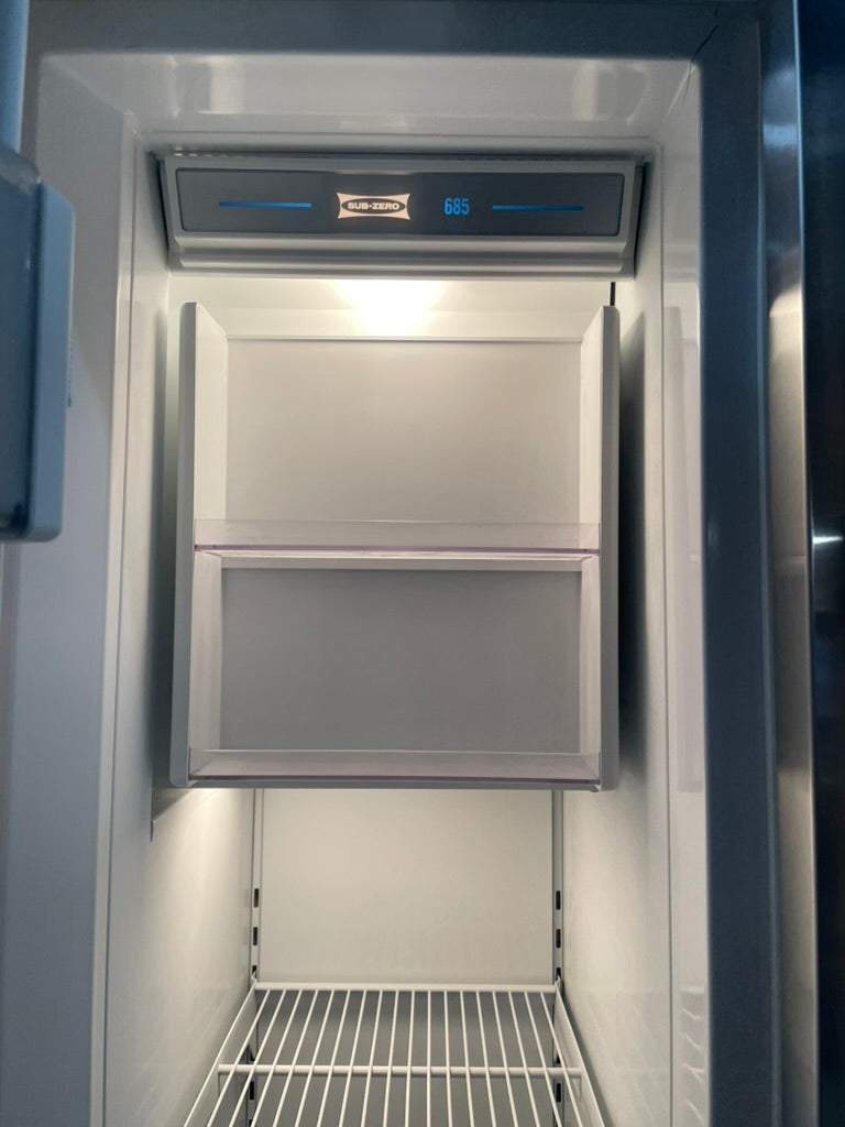 SubZero 685/S - 42” Side-By-Side Refrigerator/Freezer