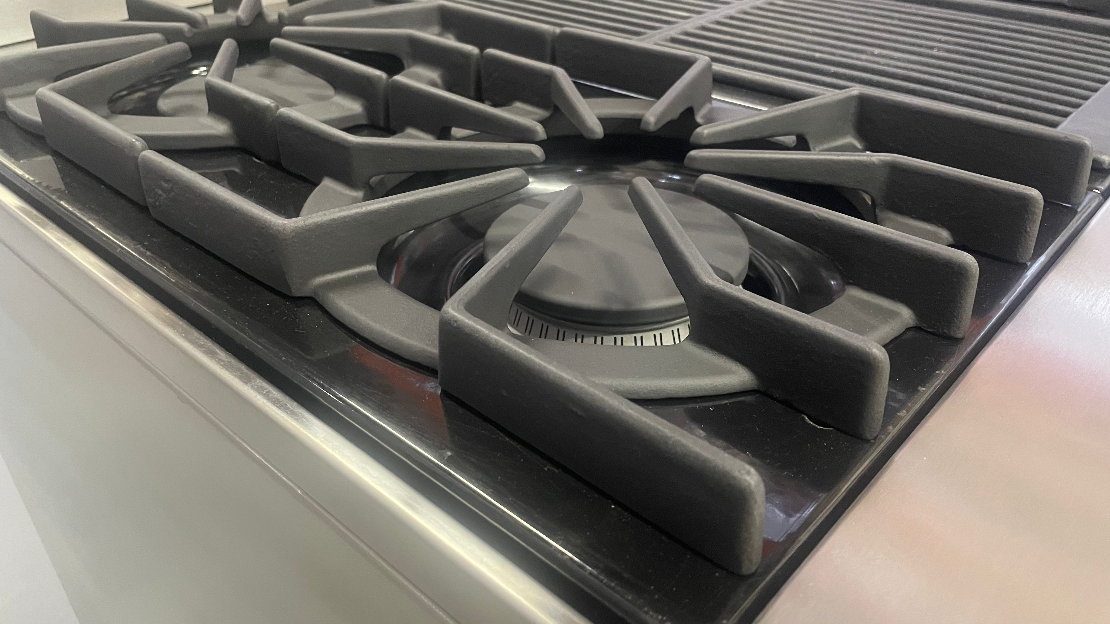 Viking VGRC365-4QDSS - 36" 4-Burner Range W/ Char
