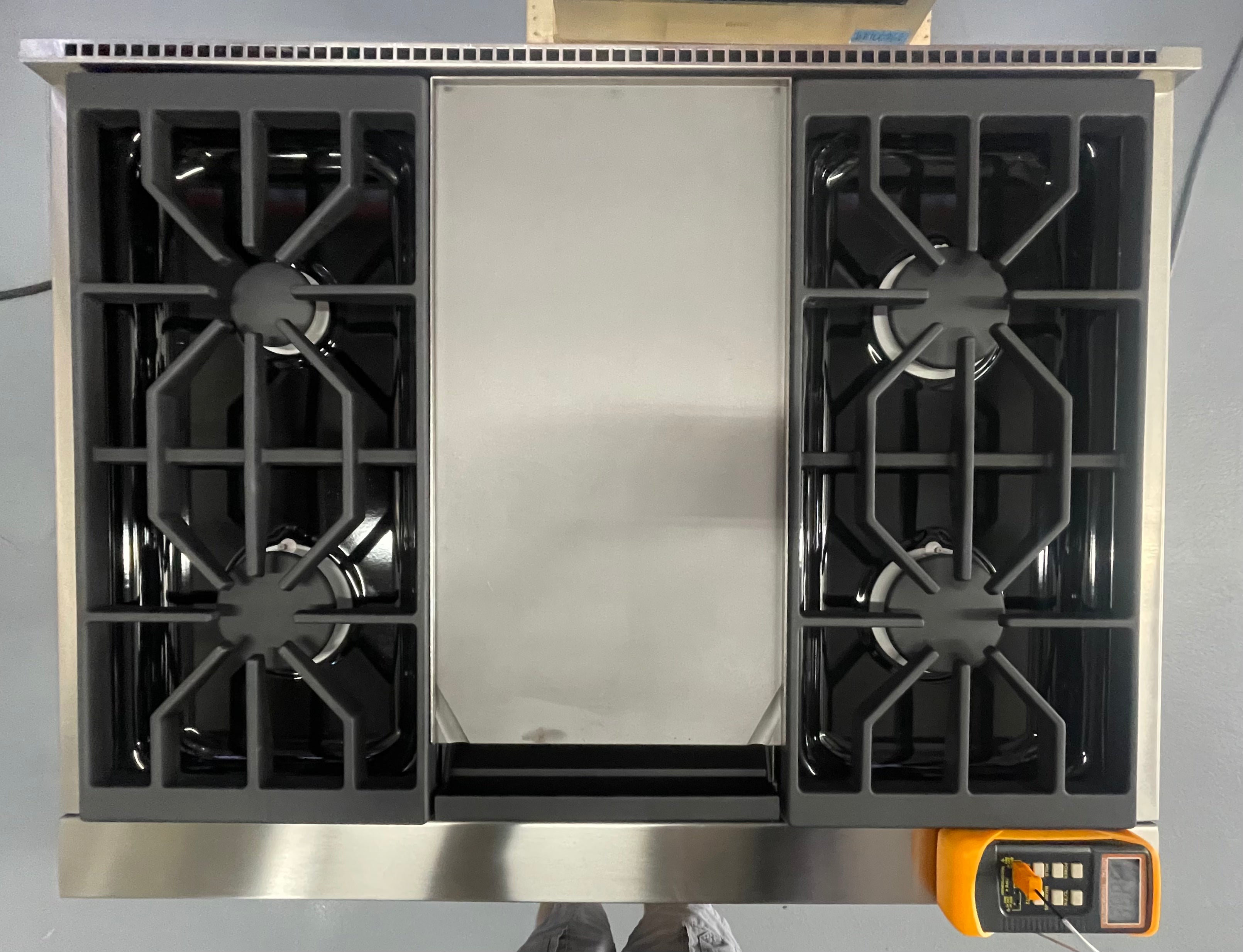 Wolf DF36450G - 36” 4 Burner New-Style Range W/ Griddle