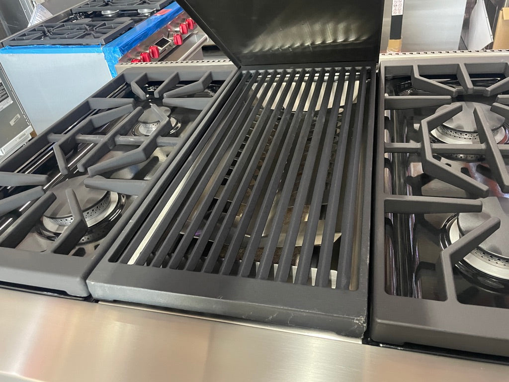 Wolf DF364C - 36" 4-Burner Dual-Fuel Range W/ Char