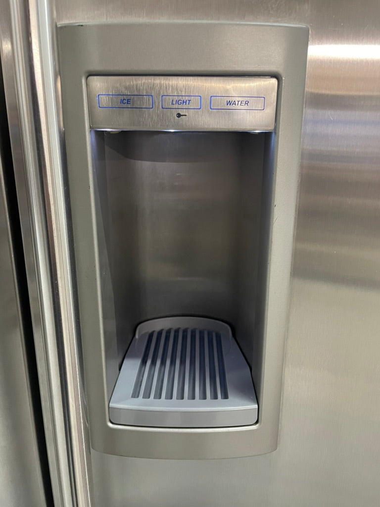 SubZero 685/S - 42” Side-By-Side Refrigerator/Freezer