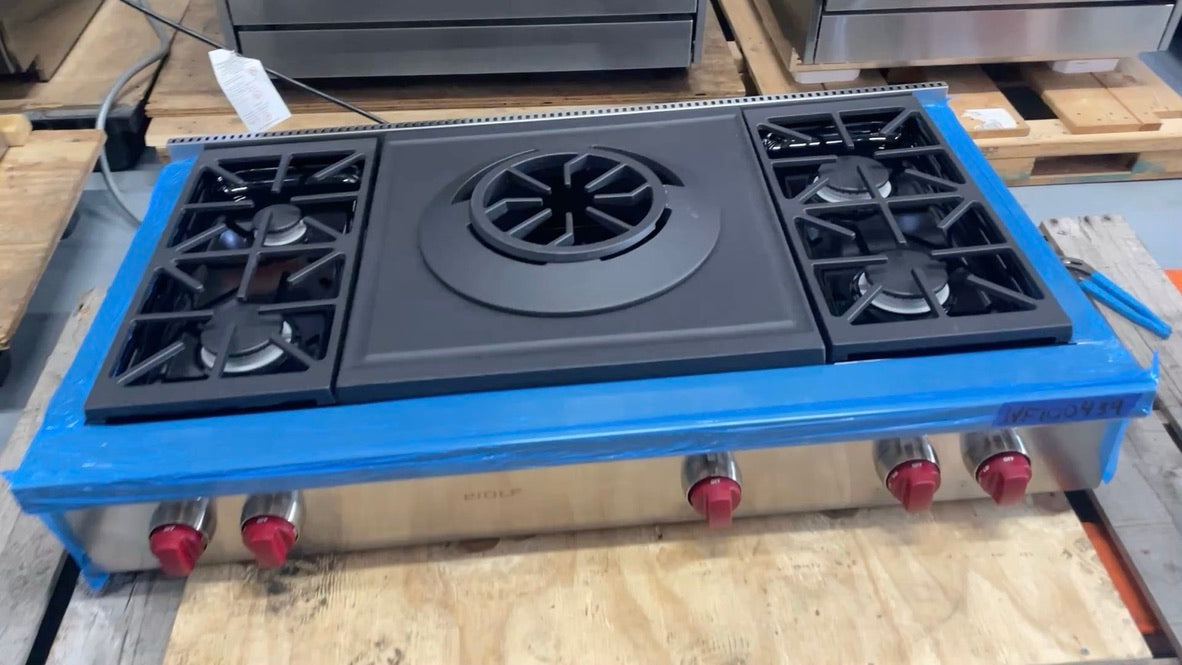 Wolf SRT484W 48" 4 Burner Rangetop W/ Wok