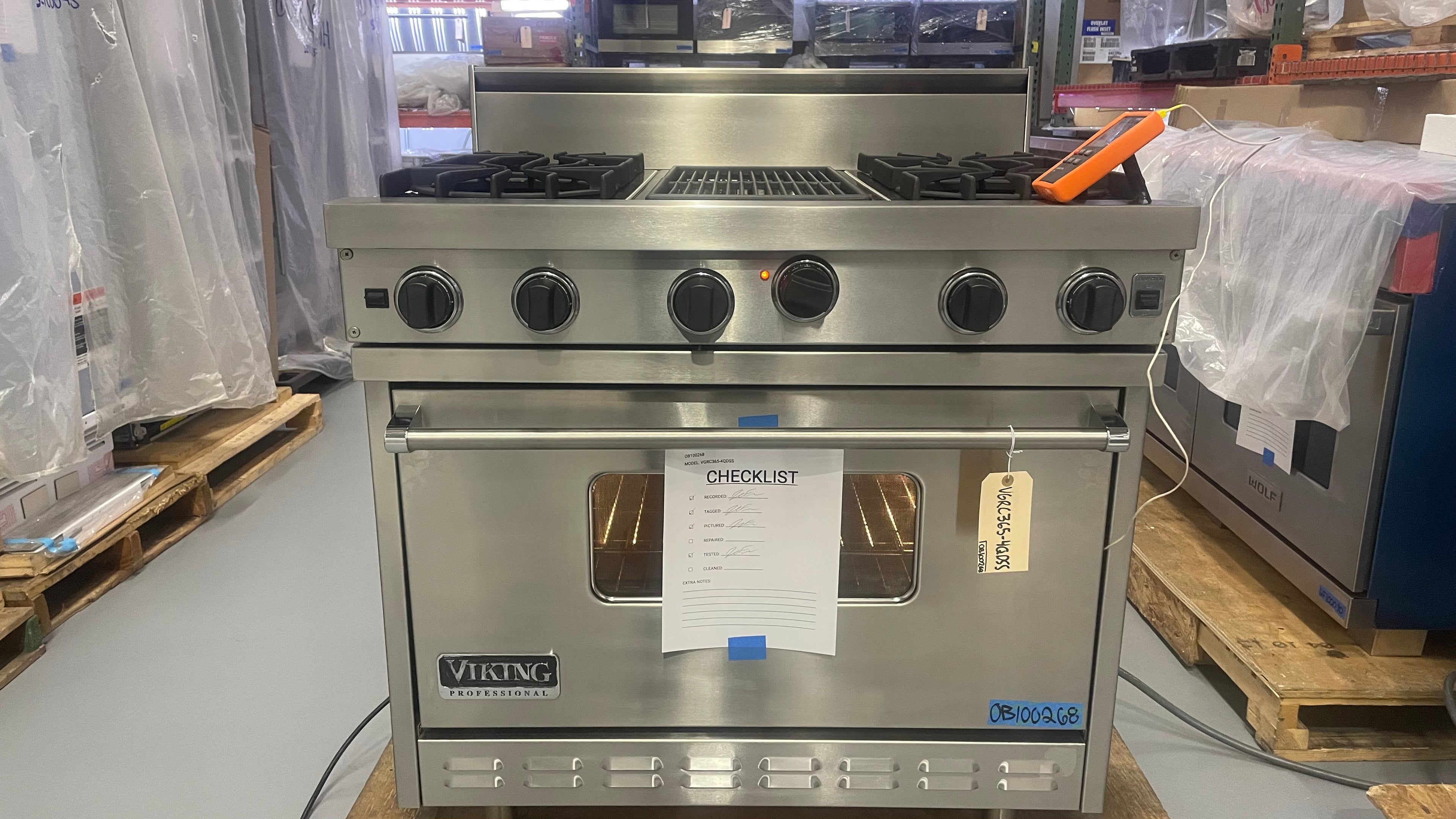 Viking VGRC365-4QDSS - 36" 4-Burner Range W/ Char