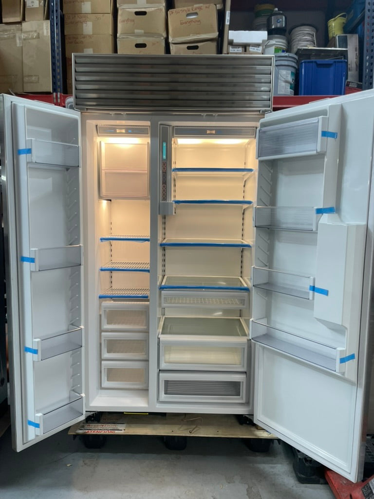 SubZero 685/S - 42” Side-By-Side Refrigerator/Freezer