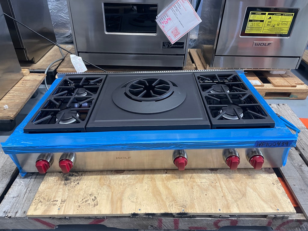 Wolf SRT484W 48" 4 Burner Rangetop W/ Wok