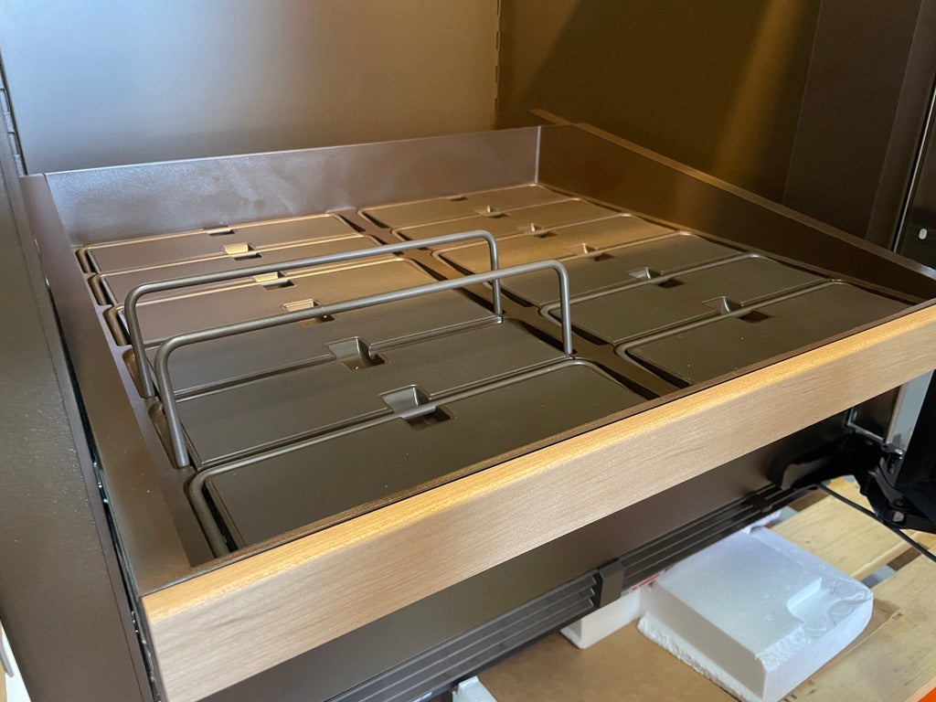 SubZero DEU2450BG/R 24” Beverage Center