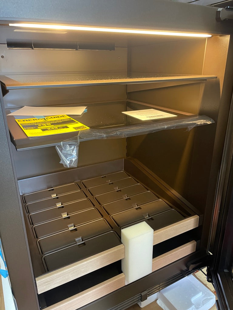 SubZero DEU2450BG/R 24” Beverage Center