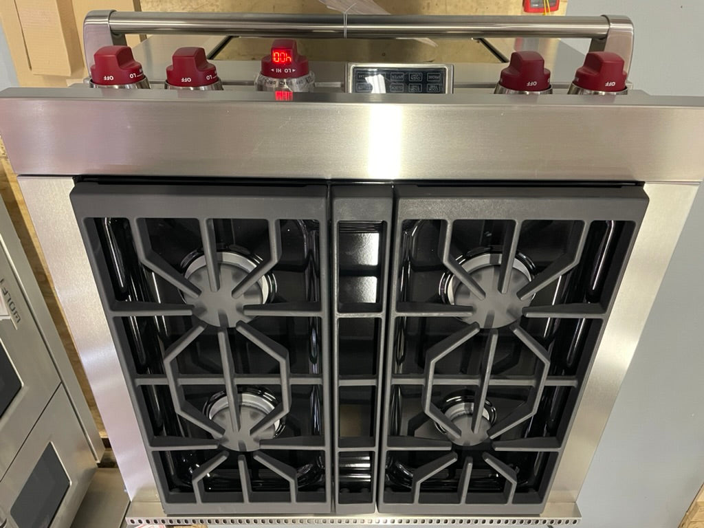 Wolf DF304 - 30” 4-Burner Dual-Fuel Range