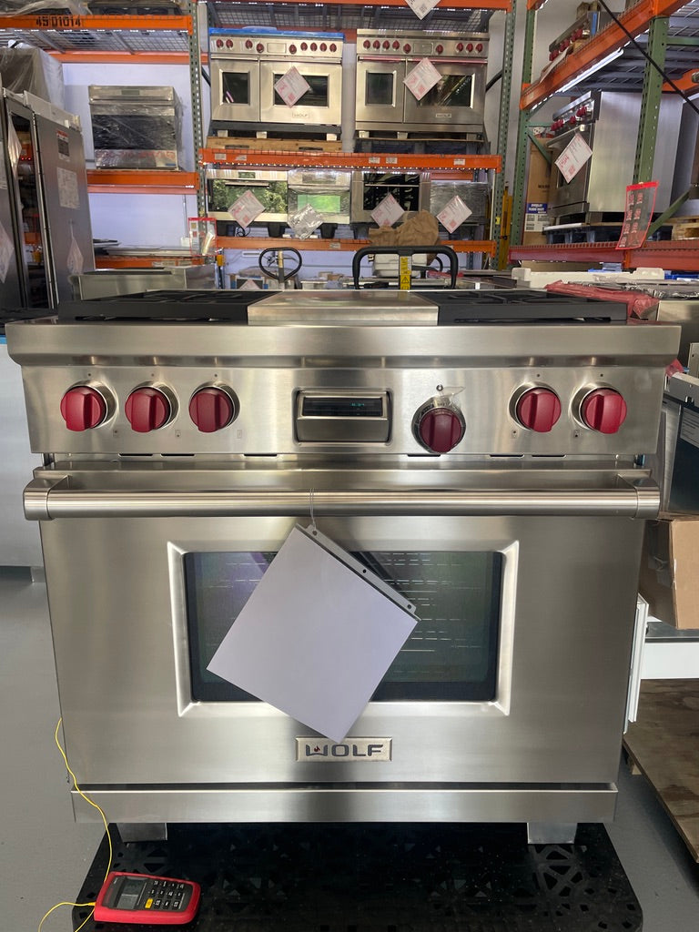 Wolf DF364C - 36" 4-Burner Dual-Fuel Range W/ Char