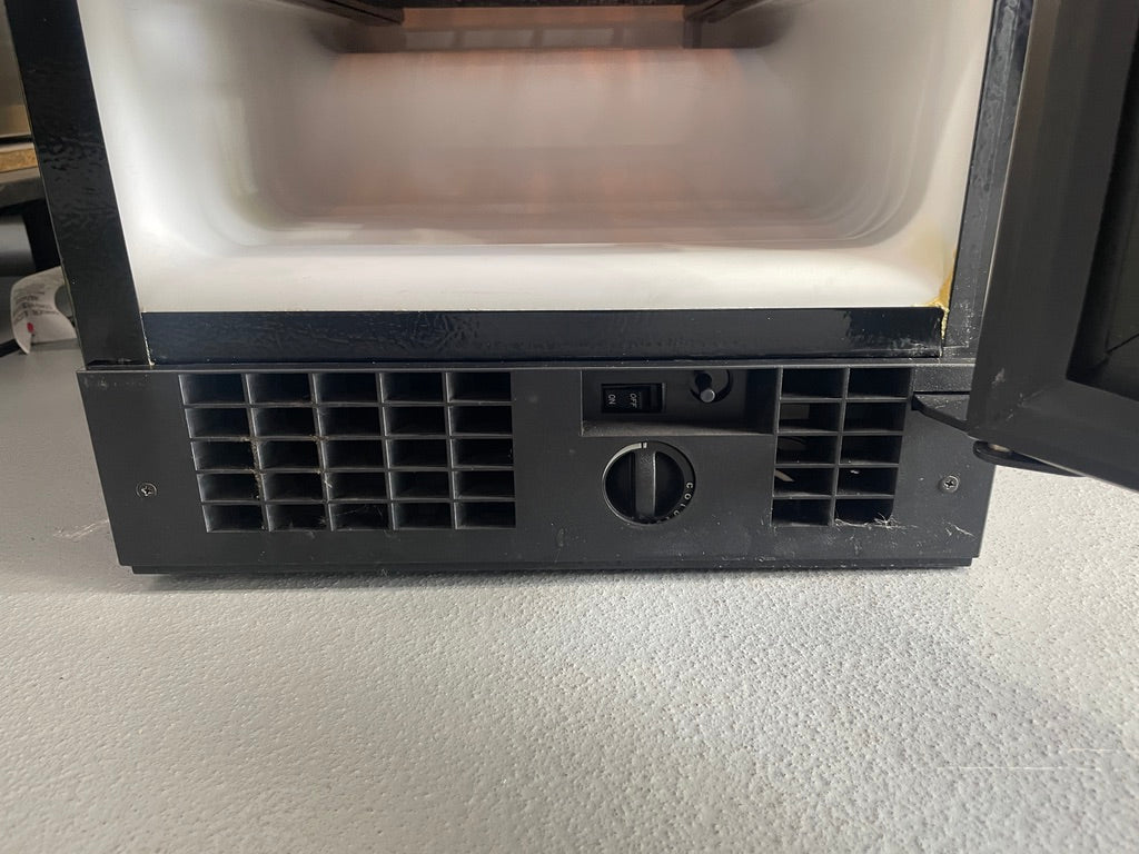 SubZero 315W/S/PH-RH - 15” Undercounter Wine Right-Hinge