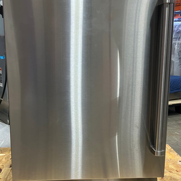 SubZero DEU2450RO/L - 24" Under-counter Refrigerator