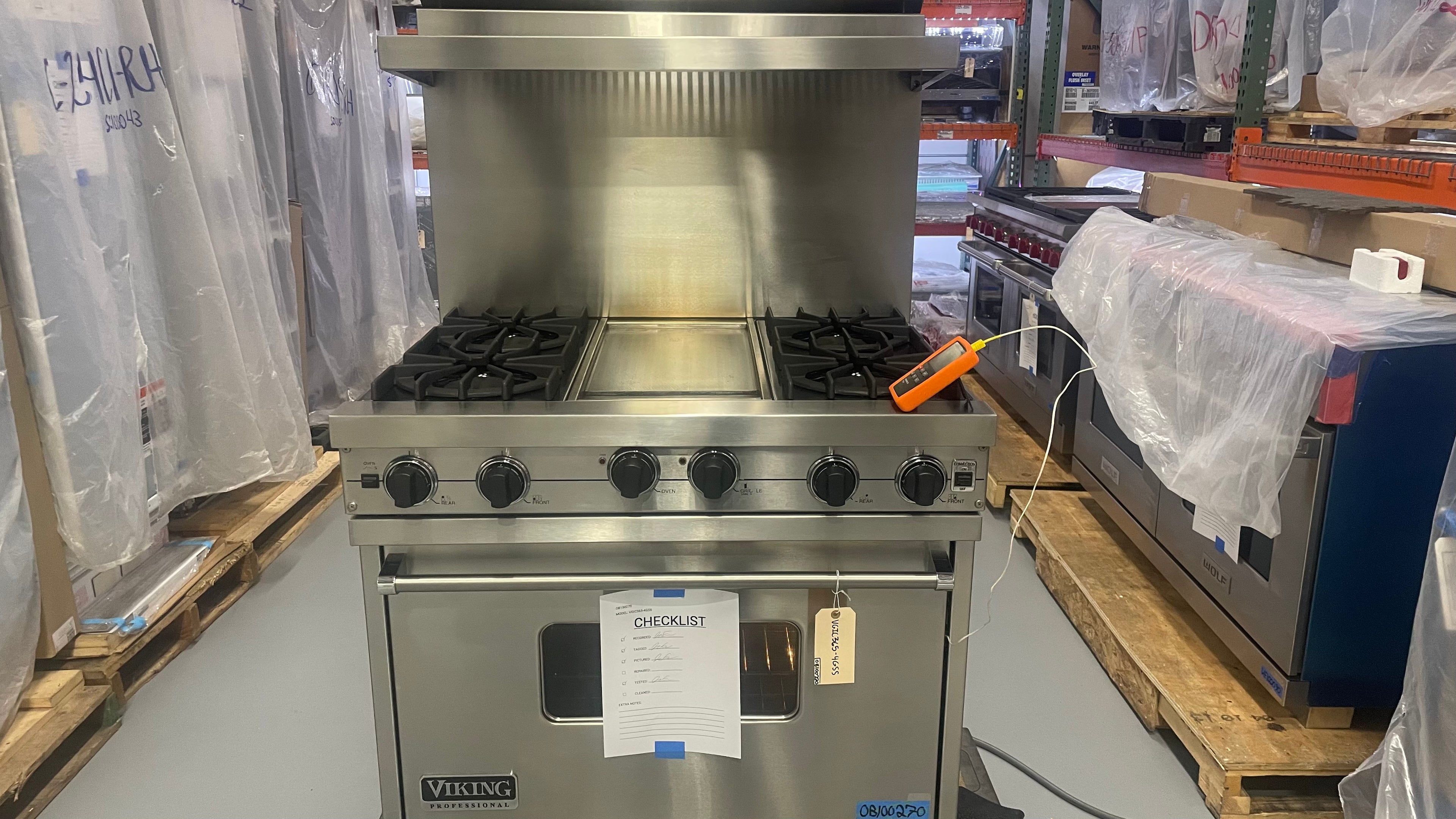 Viking VGIC365-4GSS - 36" 4-Burner Range W/ Griddle