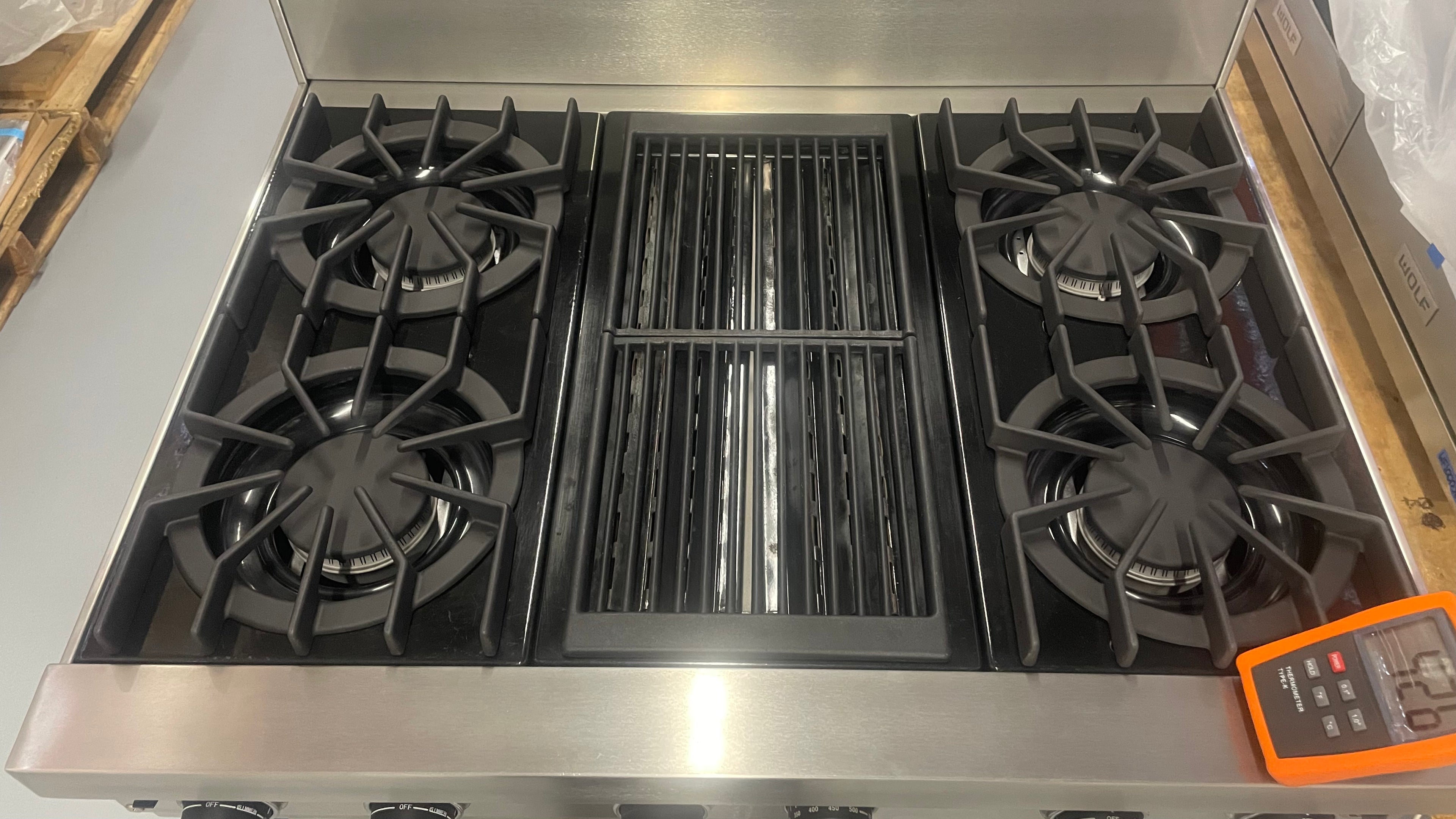 Viking VGRC365-4QDSS - 36" 4-Burner Range W/ Char