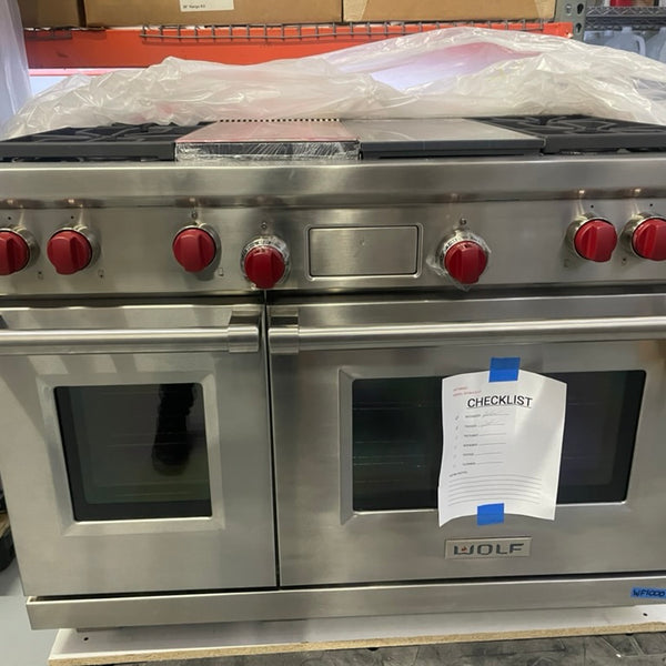 Wolf DF484CG-LP - 48” LP 4-Burner Range W/ Griddle and Char
