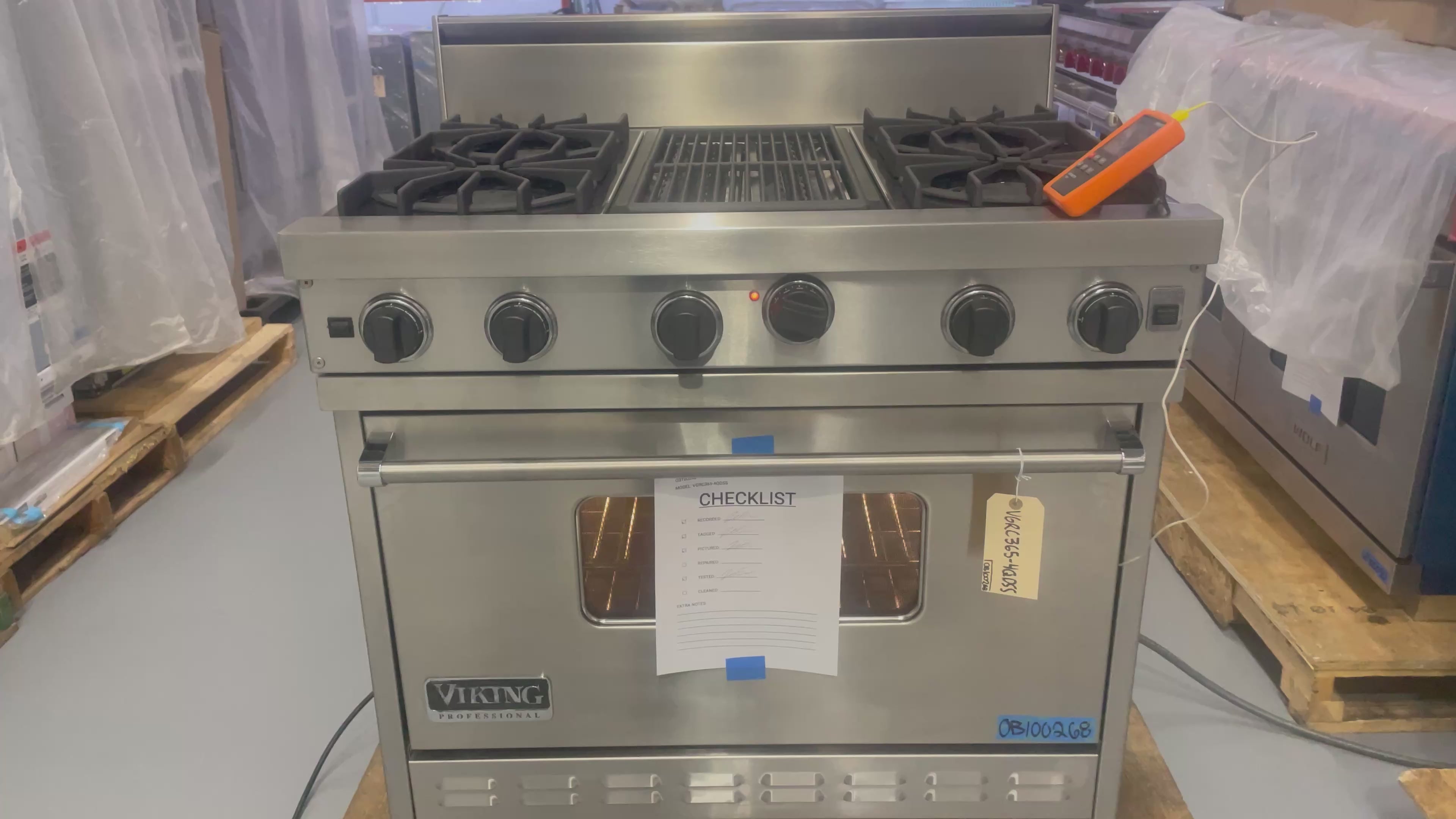 Viking VGRC365-4QDSS - 36" 4-Burner Range W/ Char