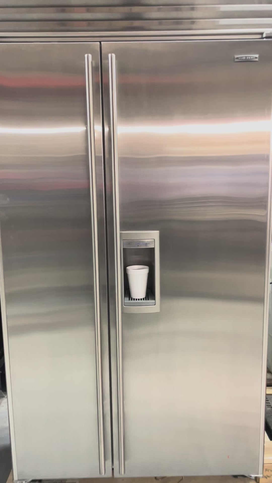 SubZero 685/S - 42” Side-By-Side Refrigerator/Freezer
